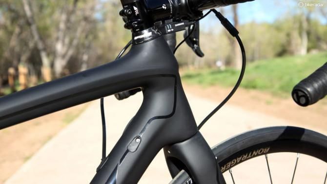 The head tube surrounds a 1 1/8-to-1 1/2in tapered steerer