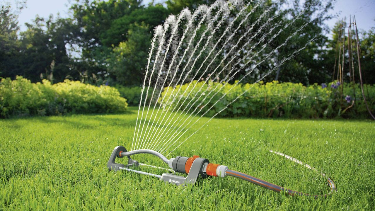 Gardena Oscillating Water Sprinkler