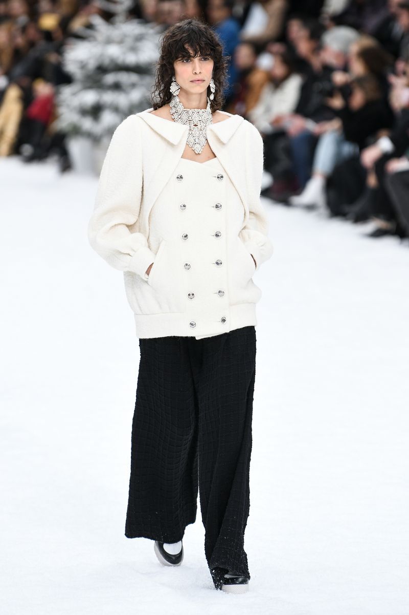 Fashion, Fashion show, Runway, Fashion model, White, Clothing, Haute couture, Public event, Event, Winter,