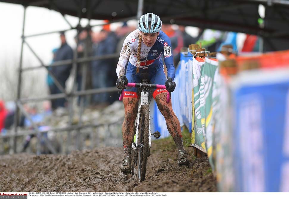 Evie Richards (Great Britain) rides through the mud in Valkenburg