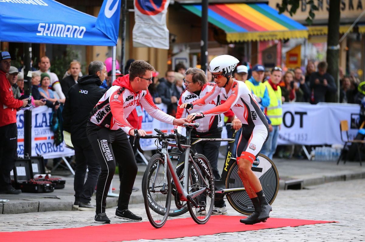 Plenty of riders opted to change bikes for the time trial