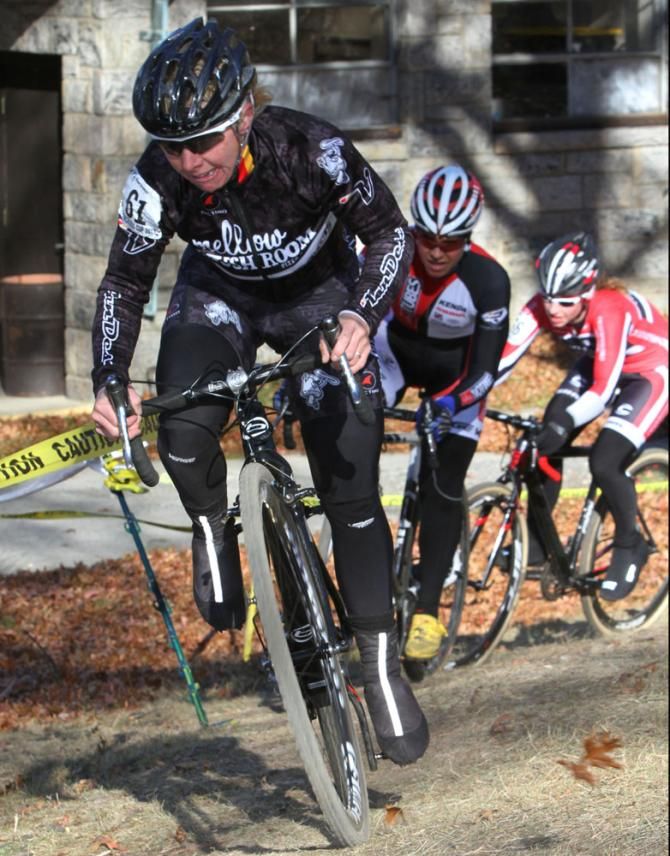 Laura Van Gilder (Van Dessel p/b Mellow Mushroom) shows her grit and teaches this field just how she&rsquo;s been able to win hundreds of races over the last 20 years.