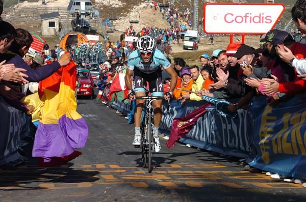 Dario Cataldo (Omega Pharma-QuickStep) has dropped breakaway companion Thomas De Gendt on the Cuitu Negru ascent.