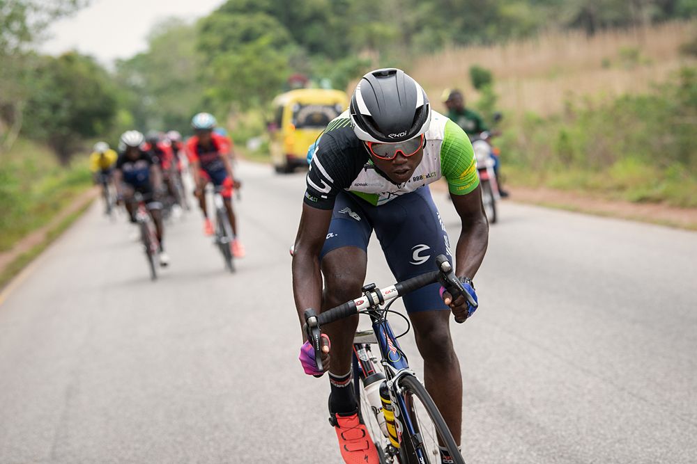 Ibrahim S Jalloh (Lunsar A) triggers the first attack of Stage 2. Having been plagued with bad luck in 2019 at both the Tour de Lunsar and Tour of Guinea it was time for the youngster to reverse his fortunes.