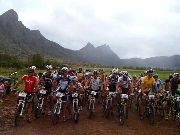 The racers left in the Tour of Mauritius on the final day.