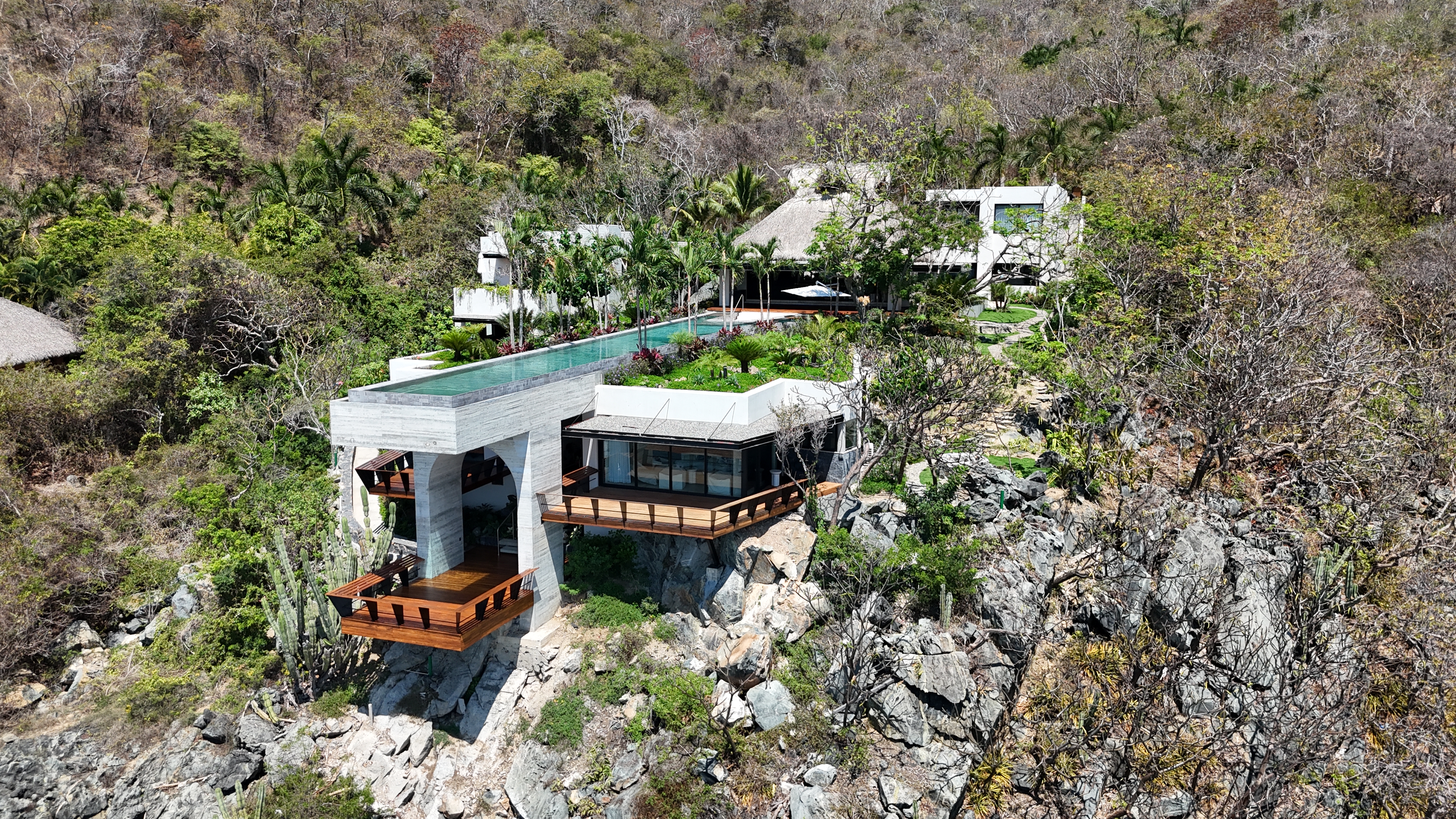 Casa Yuri, a clifftop retreat with a floating swimming pool overlooking the ocean