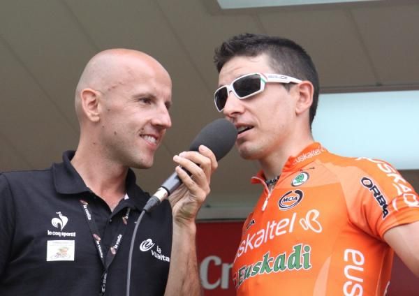 Igor Anton (Euskaltel) is interviewed at the start
