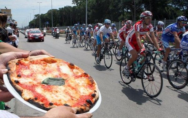 The peloton surely must have been tempted to stop and sample Napoli's pizza.