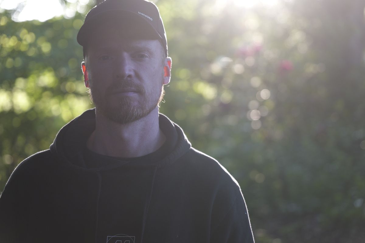 Panasonic Lumix S1 II sample gallery: backlit portrait