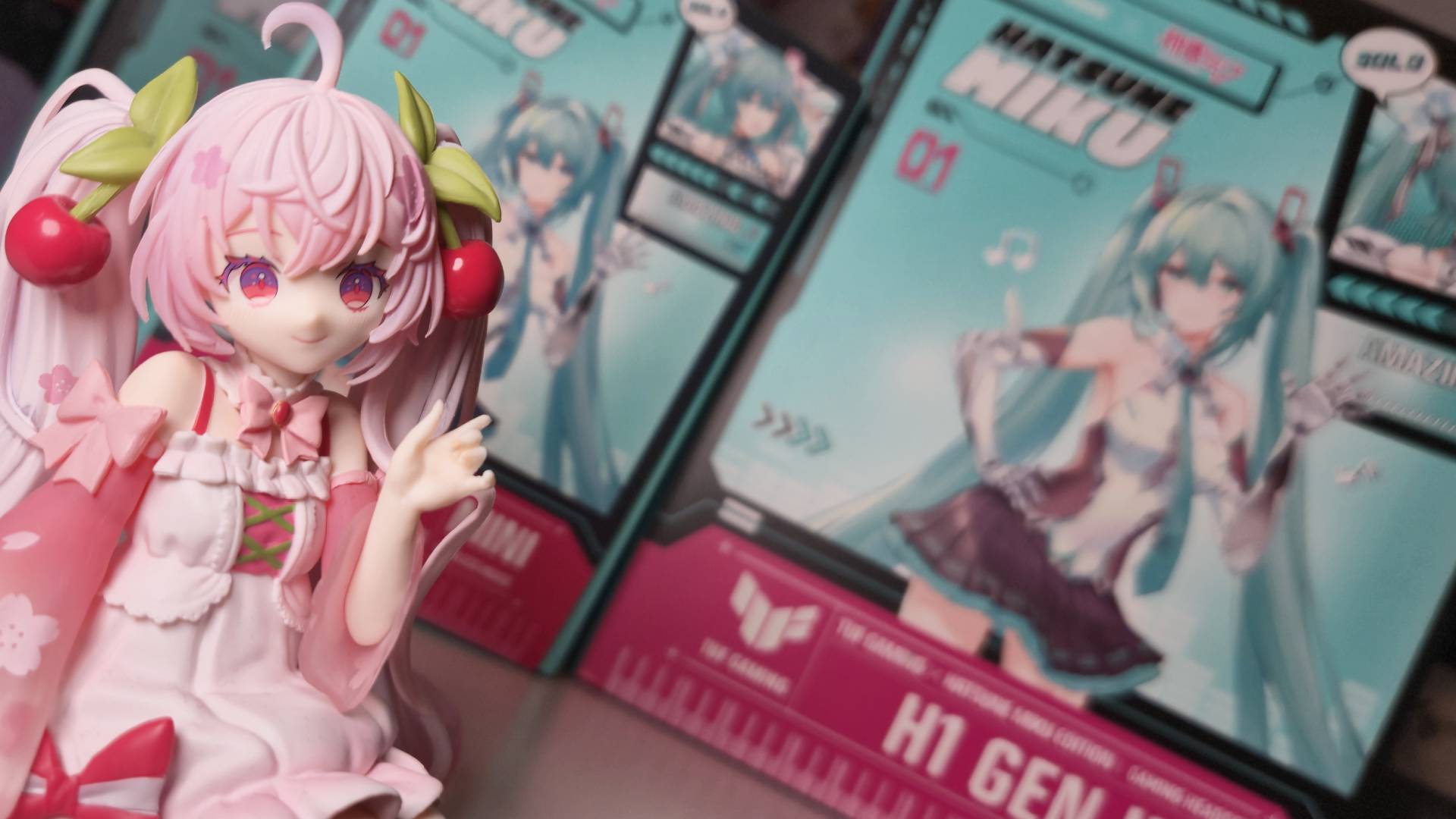 Photo by Rosalie Newcombe of the FuRyu Hatsune Miku noodle stopper figure, sitting in front of the Asus TUF Gaming collection.