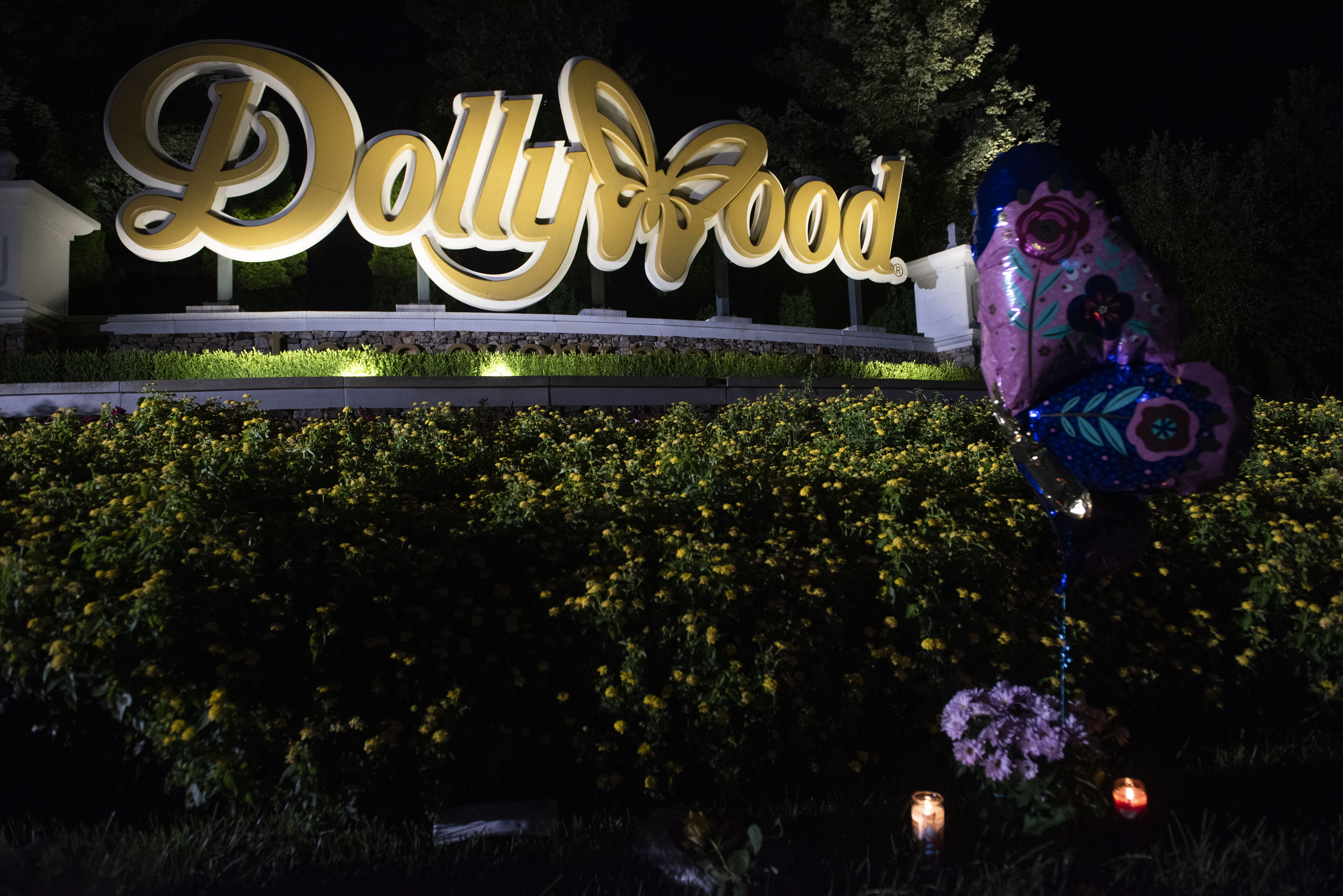 The Dollywood sign at night