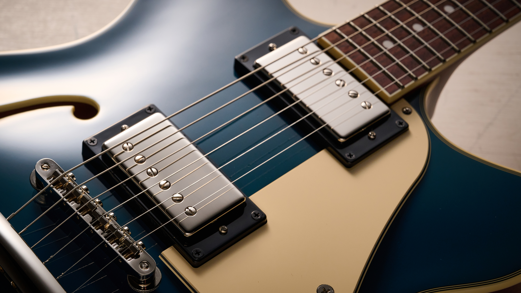 Orangewood Clementine semi-hollow guitar