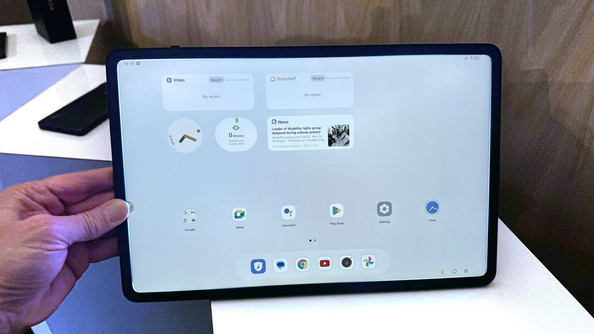 TCL’s NxTPaper tablet screen is like an affordable version of the new ...