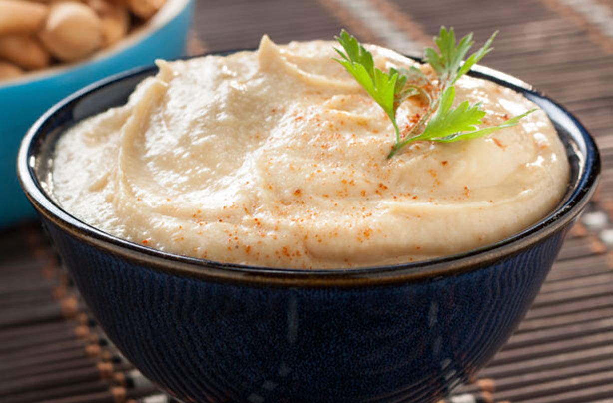 Lemon and garlic hummus