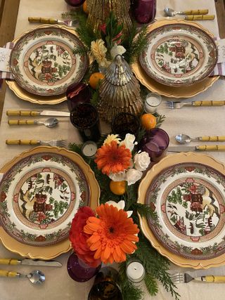 moody thanksgiving table