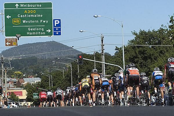 Riders head towards Melbourne... well, sort of. Action from the men's under 23 criterium championship.