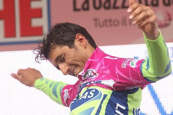 Bennati seemed somewhat pleased to put on the ciclamino jersey.