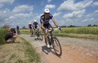 Fabian Cancellara (Saxo Bank) pushing hard on the pave
