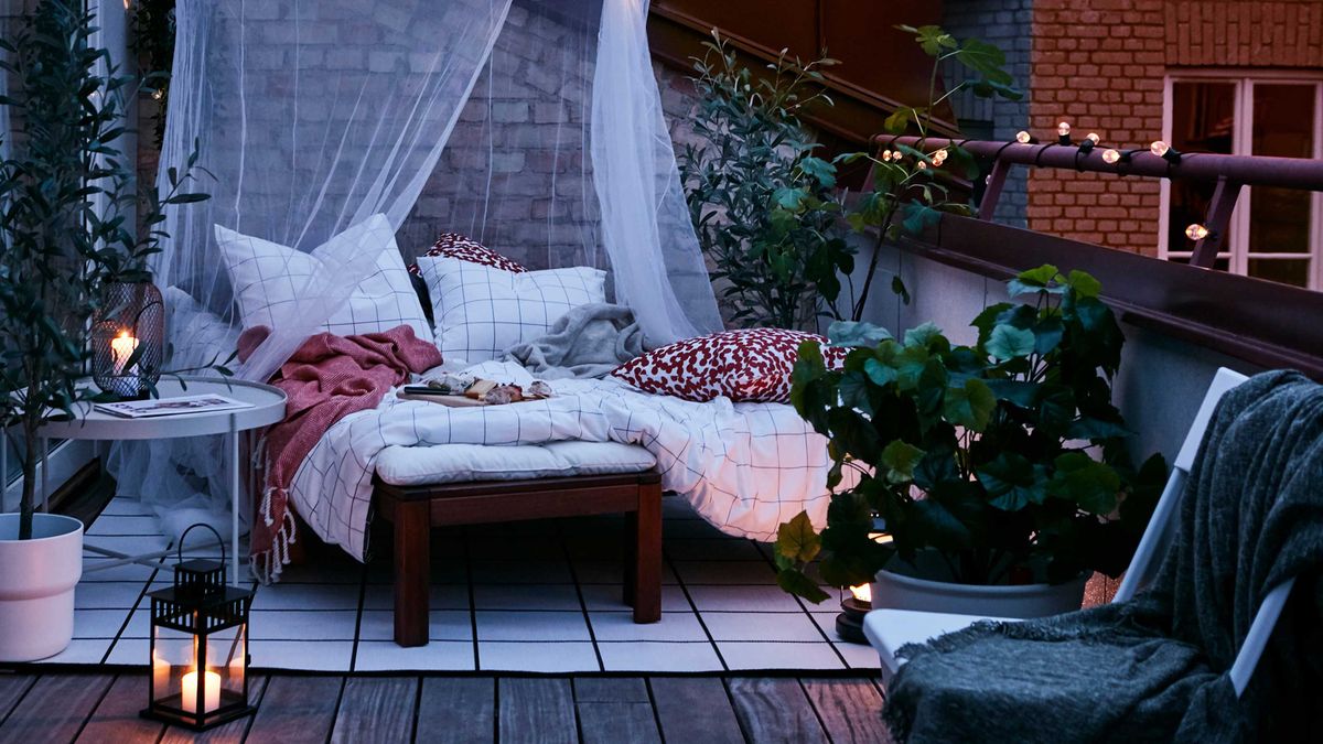 Cozy balcony ideas: 24 looks to create your perfect outdoor aesthetic