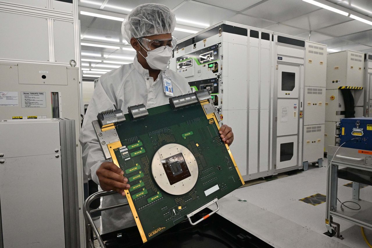 Intel packaging