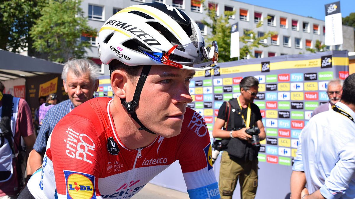Bob Jungels wears custom Ekoi sunglasses, which match his Luxembourg national champion's kit