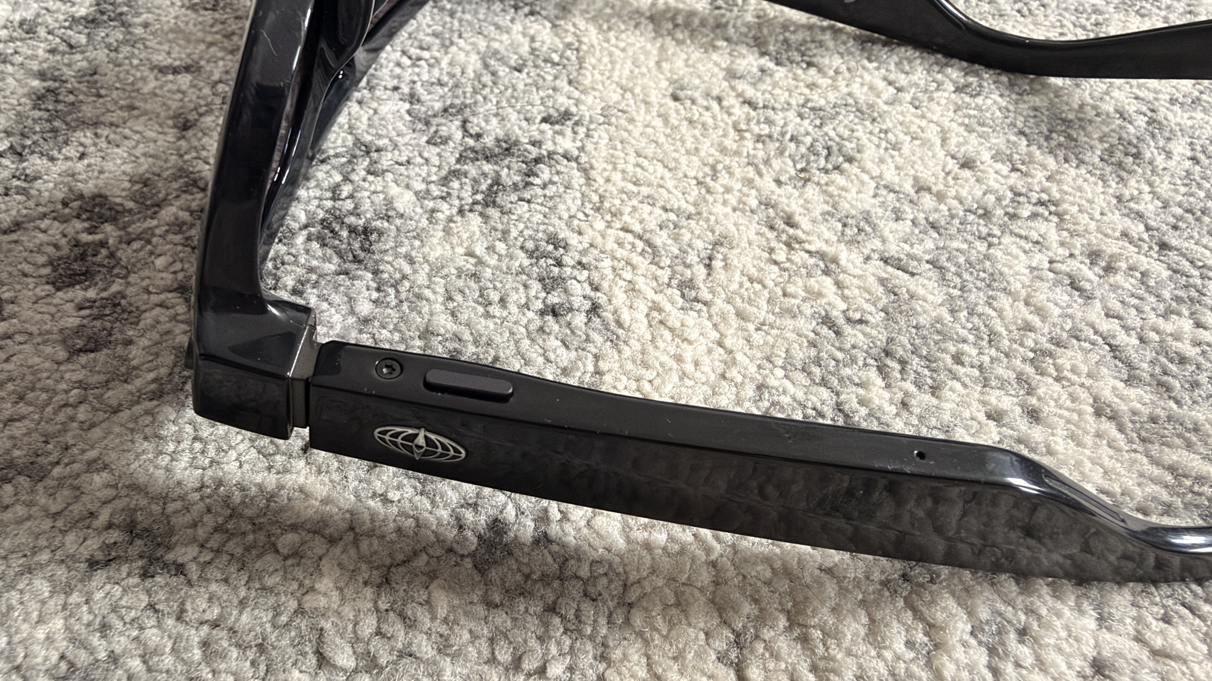 L'Atitude smart glasses