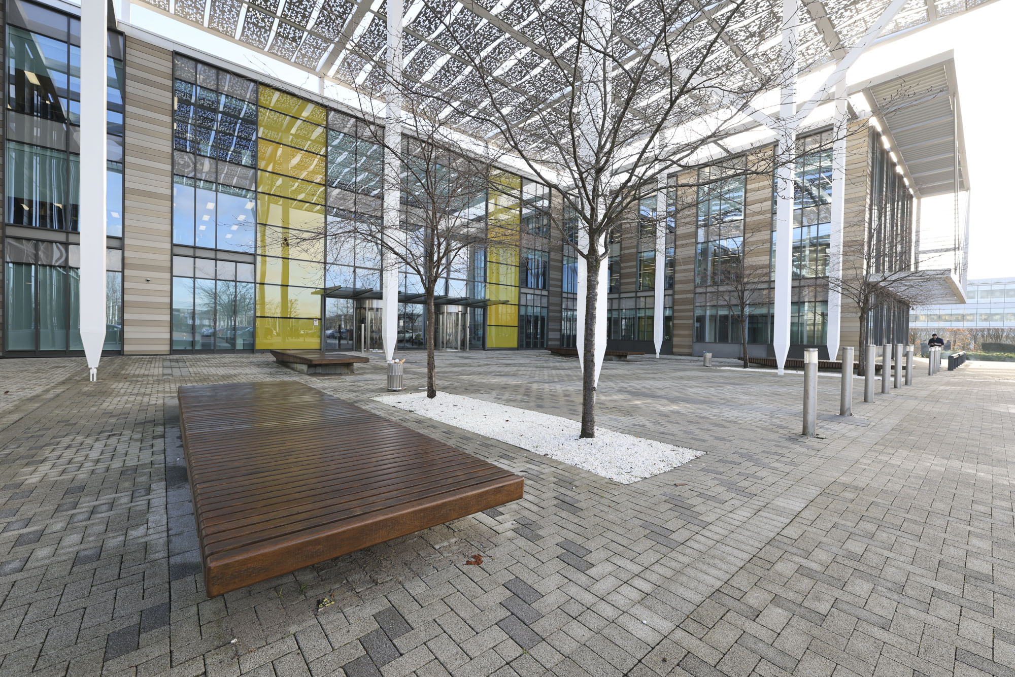 Canon RF 14mm F1.4L VCM sample image gallery: a grand office building exterior