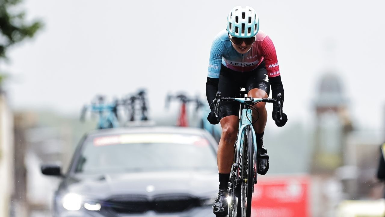 Alice Towers wins the British National Road Championships.