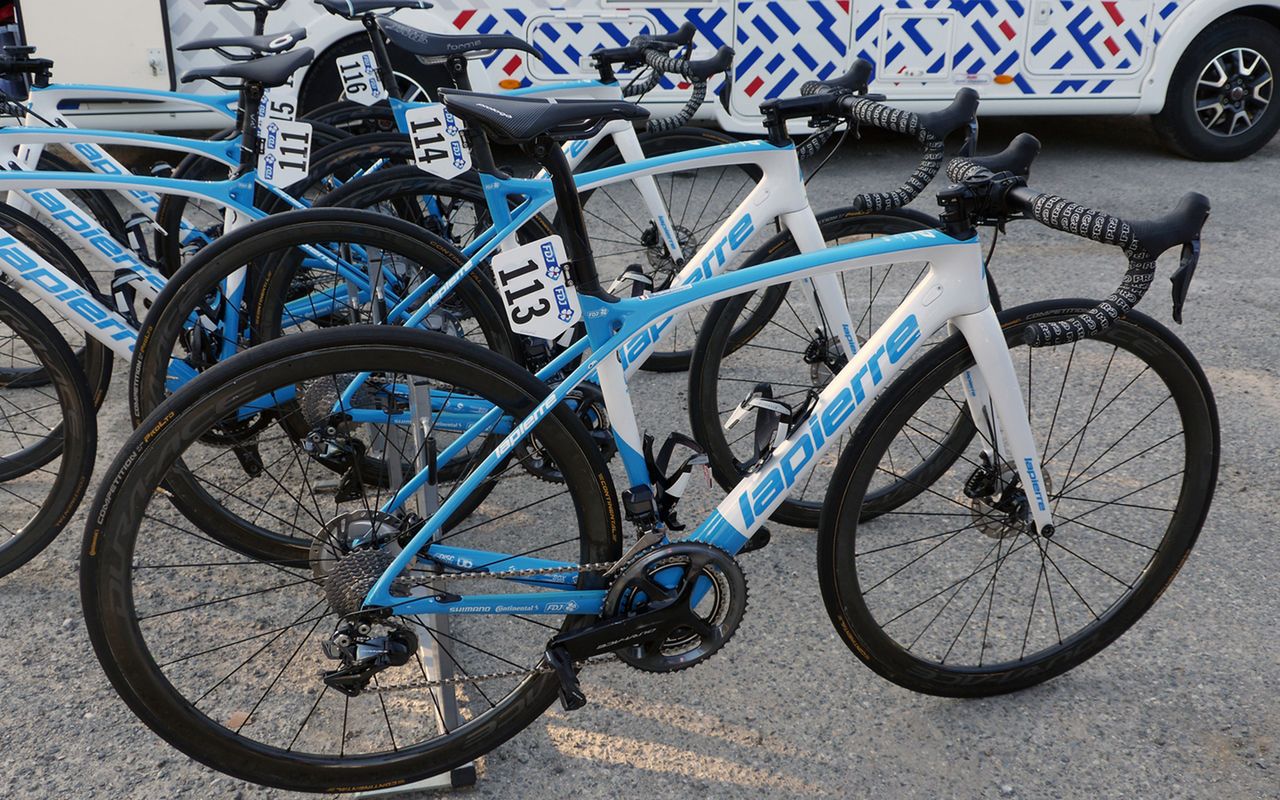 FDJ race with framesets from Lapierre