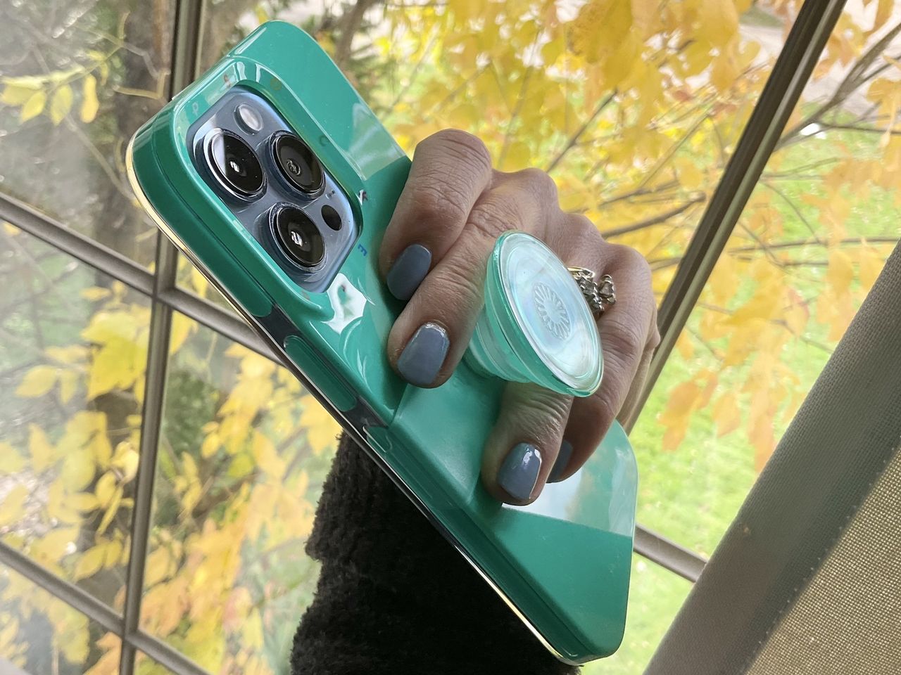 PopSocket Popcase For Magsafe Iphone 13 Pro Lifestyle Spearmint In Hand