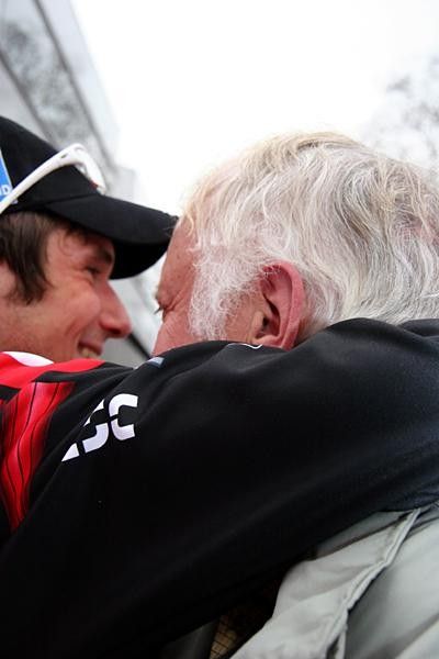 Fr&auml;nk Schleck hugs his papa.