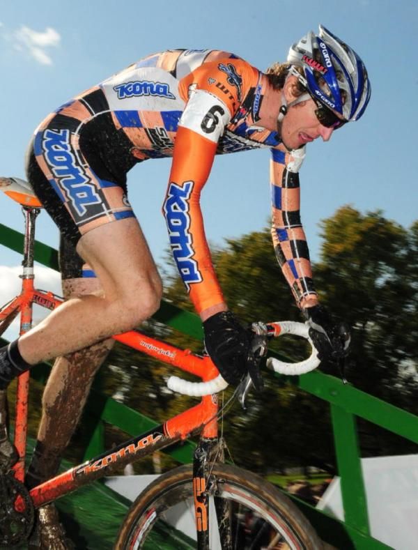 Barry Wicks (Kona) starting down the steep Green Monster