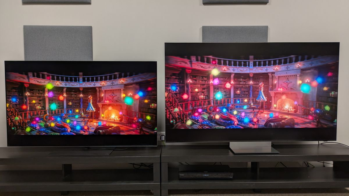 LG G6 (left) vs Samsung R95H (right) showing the Lumas gathered in a room from The Super Mario Galaxy Movie. The G6 has better color volume, while the R95H has more color luminance
