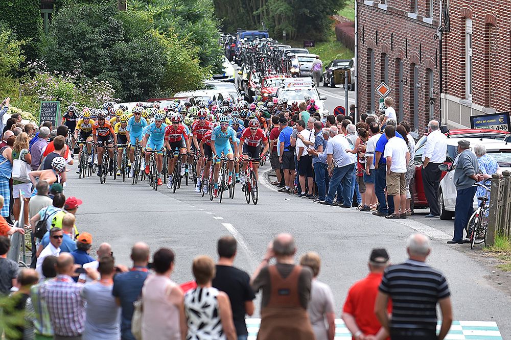 The peloton on the climb