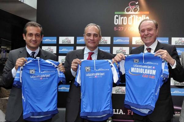The mountains jersey changes from green to blue at the behest of sponsor Mediolanum.