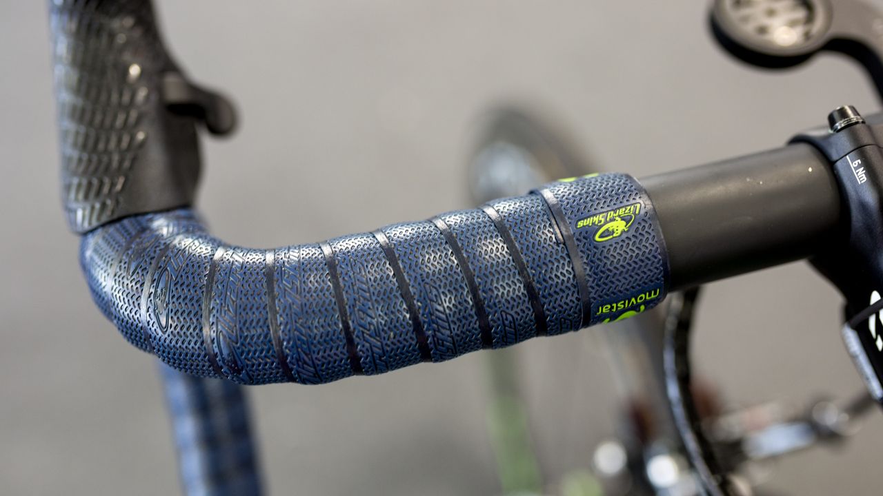 Movistar opt for LizardSkins handlebar tape