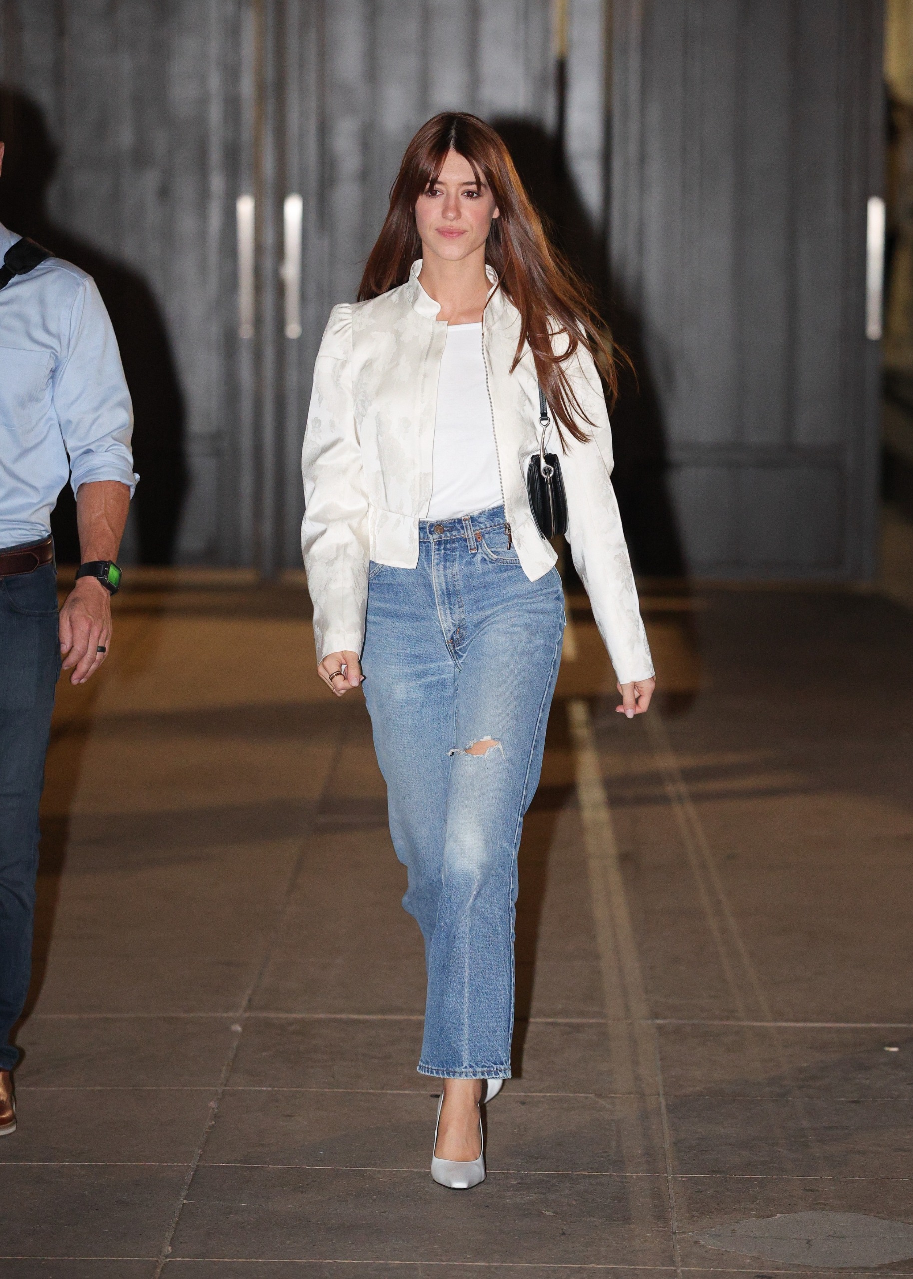 Daisy Edgar Jones wore ripped jeans with a white high-collar jacket from Mango for 'Sense and Sensibility'