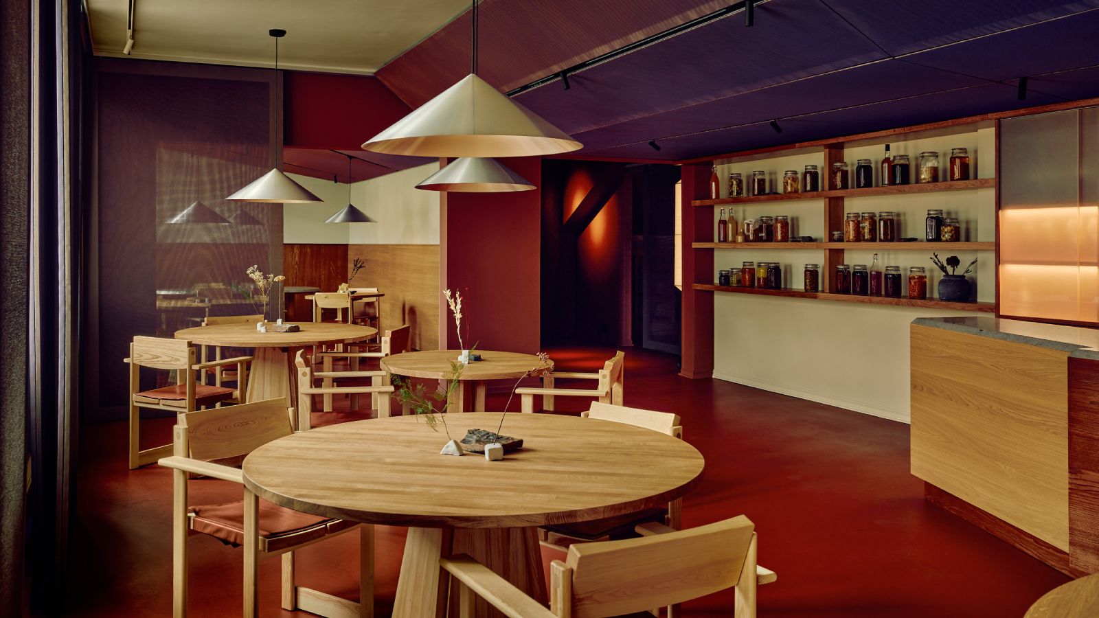 huset restaurant longyearbyen svalbard norway