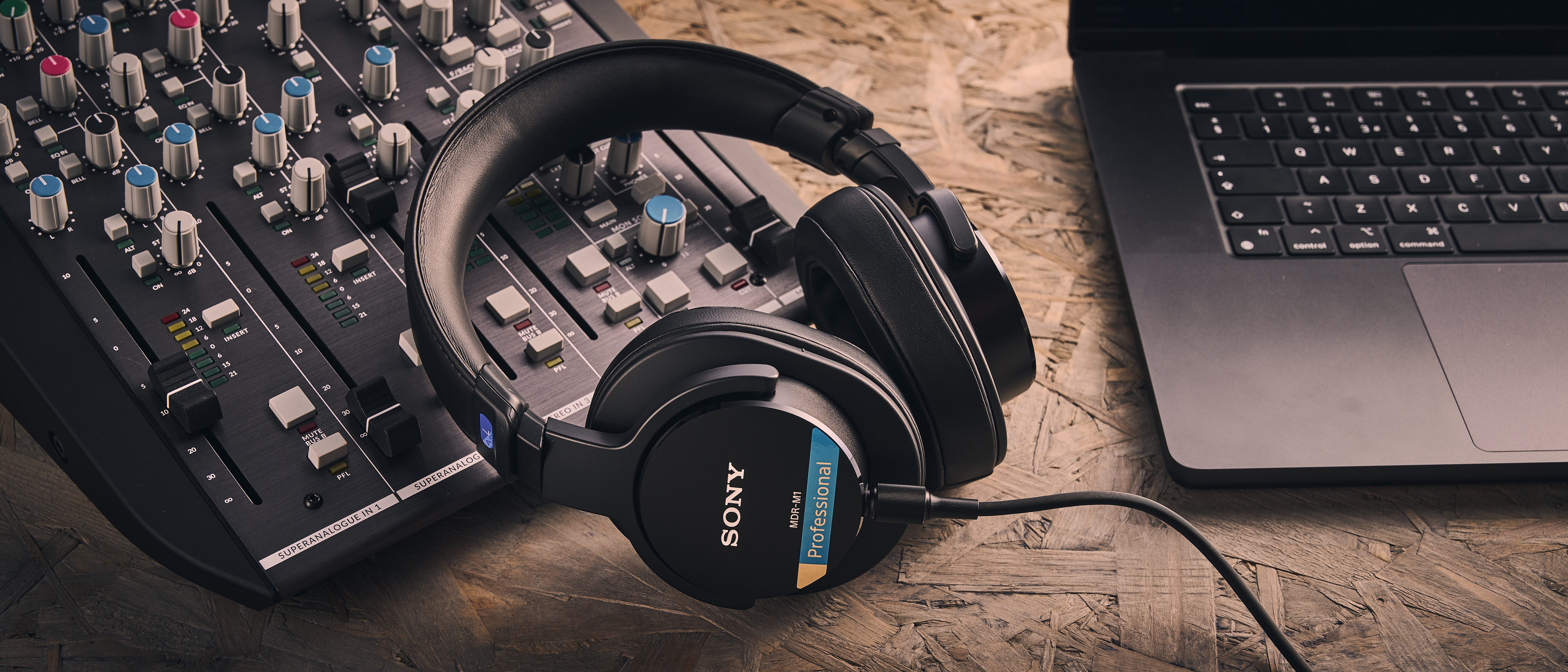 Sony MDR-M1 headphones