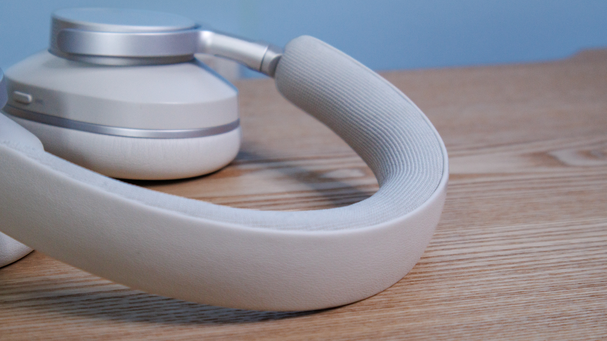 The headband of the Cambridge Audio Melomania P100 SE headphones.
