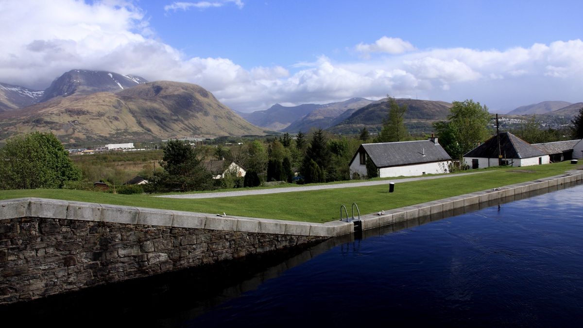 canal running through the great glen