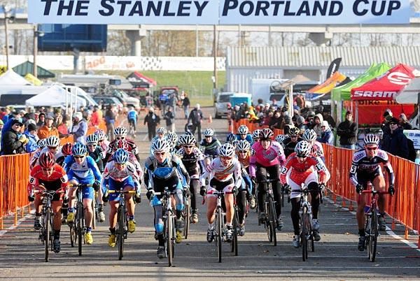 The start of the elite women's race.