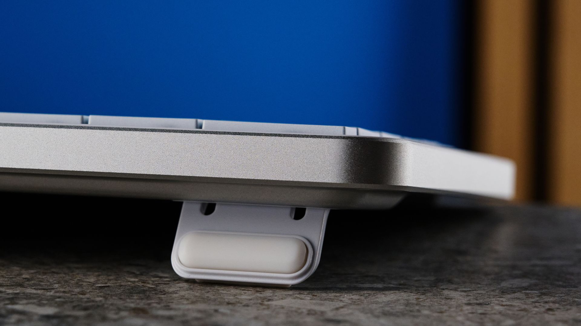 A white Clevetura CLVX S keyboard