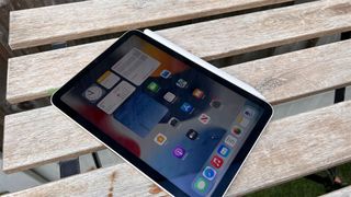 Close up images of the iPad Mini (2021) tablet