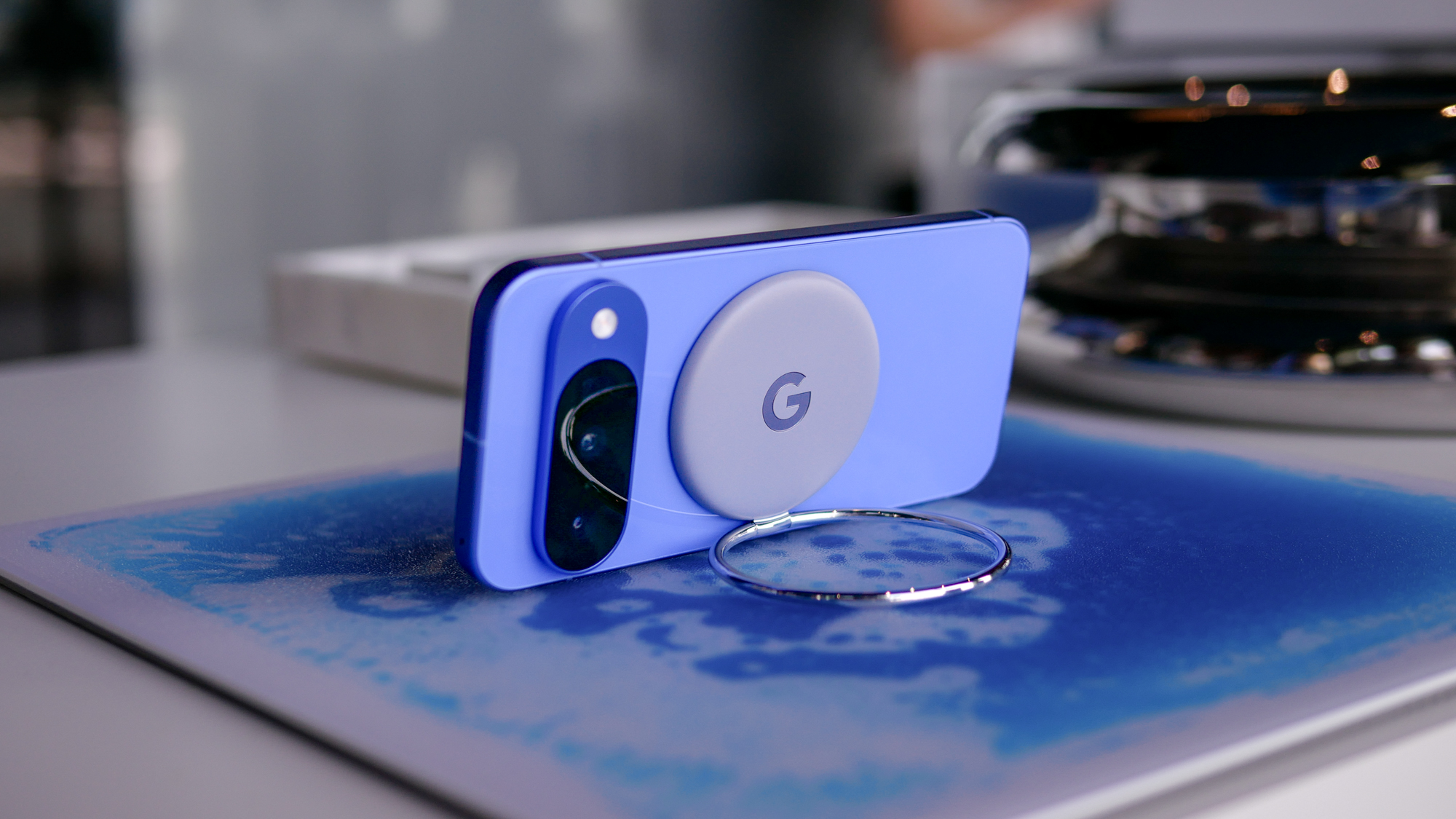 Pixelsnap accessories on Pixel 10.