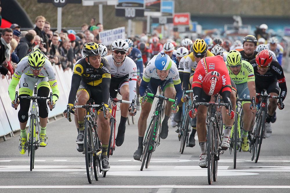 Jens Debusschere (Lotto Soudal) wins Dward door Vlaanderen by a bike throw over Bryan Coquard (Direct Energie)