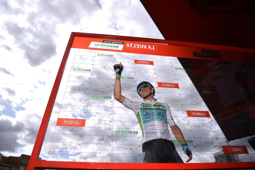 Miguel &Aacute;ngel L&oacute;pez (Astana) signs on at the start of stage 13