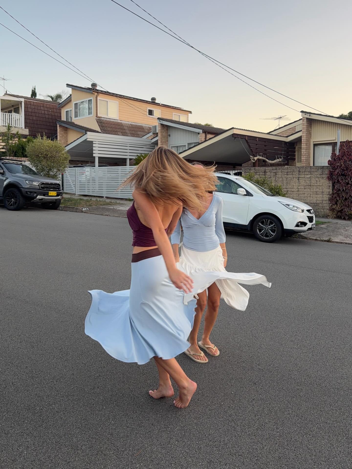 Fashion person Olivia Grace Herring wears a winter sun outfit. She wears a purple top and baby blue skirt in a recent image from her Instagram.