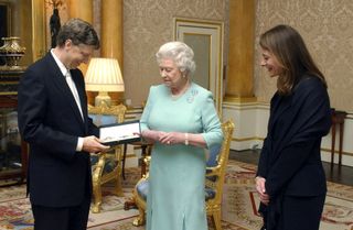 Britain's Queen Elizabeth II presents Microsoft tycoon Bill Gates with his honorary knighthood at Buckingham Palace, London, Wednesday March 2 2005 watched by his wife Melinda. Gates, one of the richest men in the world, cannot use the title "Sir" as he is not a British citizen. He received the KBE insignia, in recognition of his charitable donations in Commonwealth countries. /WPA POOL (Photo by CHRIS YOUNG / POOL / AFP) (Photo by CHRIS YOUNG/POOL/AFP via Getty Images)