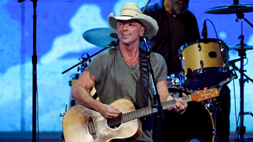 Jimmy Buffett's ashes smuggled into his Rock Hall induction GuitarPlayer